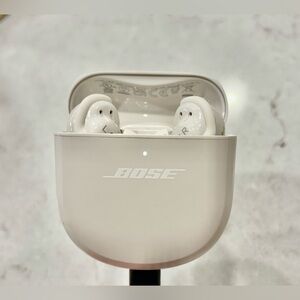 BOSE Ivory/White Wireless Bluetooth Earbuds 🎧